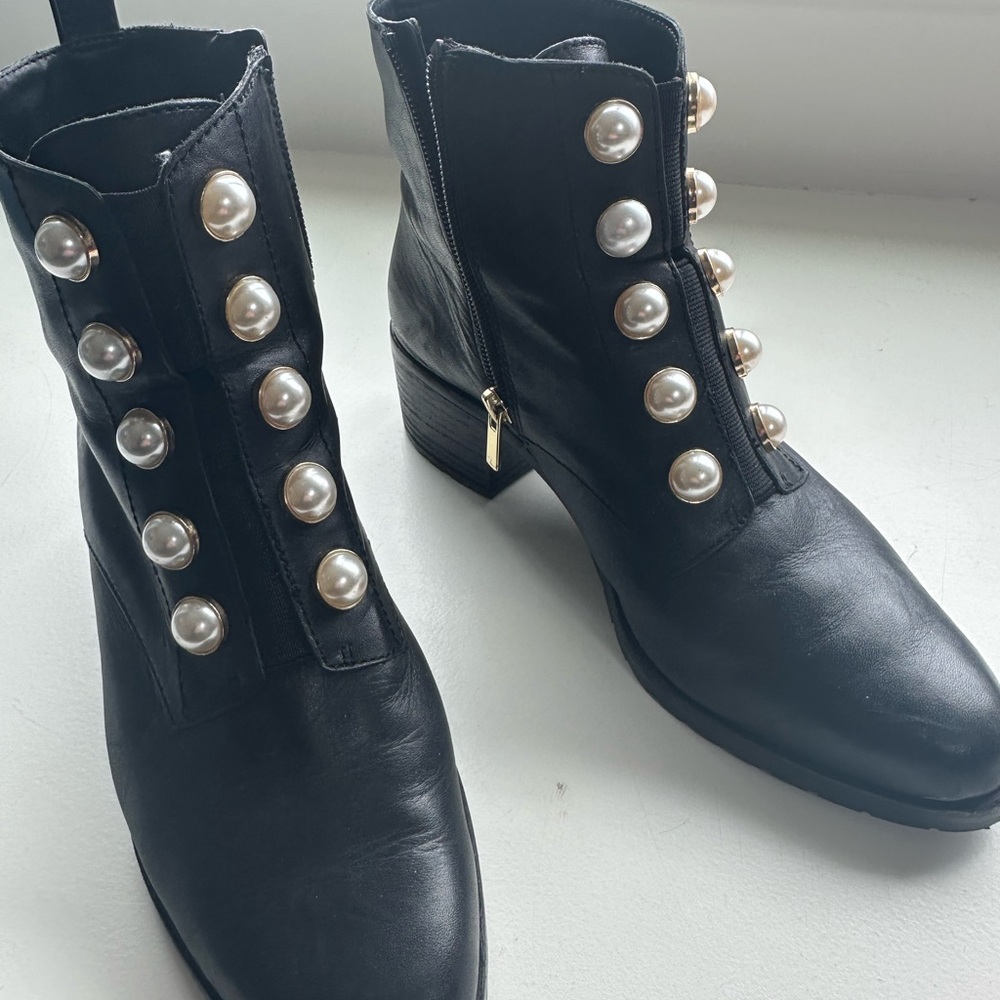 Lord and Taylor Black Leather Ankle Boots with Pearl Buttons.  8.5 Medium.